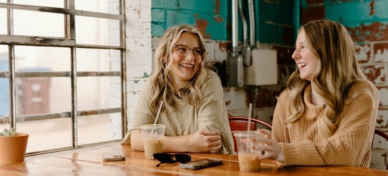 friends at a café