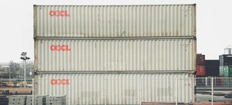 international movers vs freight forwarders