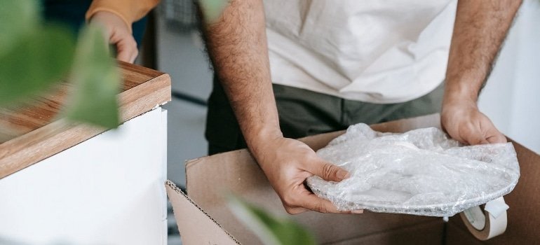packing kitchenware