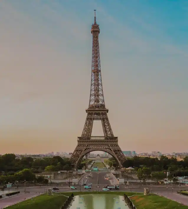 our overseas movers will help you see Eiffel Tower as soon as possible