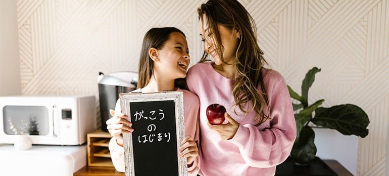 mom and kid learning Japanese