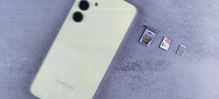 applying a sim card to your phone during your first 30 days in Australia