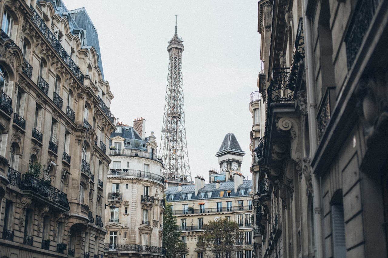 one of the best Paris neighborhoods for American expats